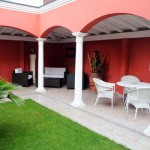 El jardín del claustro, como un teatro al aire libre para los desayunos de verano