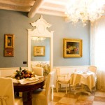 The breakfast room: the pleasant atmosphere here  gives a good start to your day